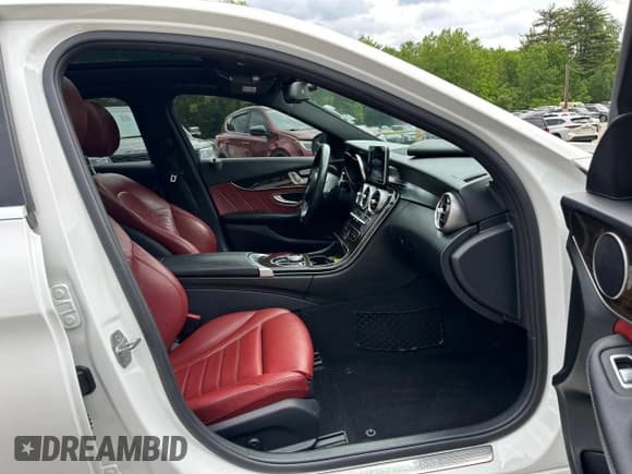 ✅ 2018 Mercedes-Benz C 300 • VIN: WDDWF4KB5JR401867 • Lot: 59432315. Wystawiony na Copart z przebiegiem 115 749 mil. Bezpłatny archiwum sprzedaży aukcyjnych z USA i szczegółowy raport historii pojazdu na DreamBid. Zdjęcie 6.