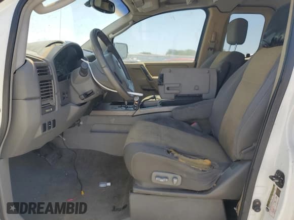 ✅ 2004 Nissan Titan SE • VIN: 1N6AA06A54N529628 • Lot: 59034015. Wystawiony na Copart z przebiegiem 258 212 mil. Bezpłatny archiwum sprzedaży aukcyjnych z USA i szczegółowy raport historii pojazdu na DreamBid. Zdjęcie 7.