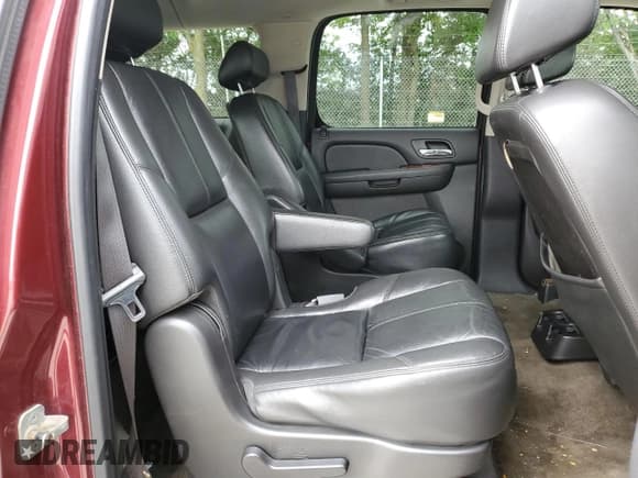 ✅ 2008 Chevrolet Suburban 2LT • VIN: 1GNFK16308R142505 • Lot: 64755454. Wystawiony na Copart z przebiegiem 183 871 mil. Bezpłatny archiwum sprzedaży aukcyjnych z USA i szczegółowy raport historii pojazdu na DreamBid. Zdjęcie 11.