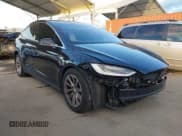 ✅ 2016 Tesla Model X 70D • VIN: 5YJXCAE25GF004272 • Lot: 43752023. Wystawiony na IAAI z przebiegiem 88 747 mil. Bezpłatny archiwum sprzedaży aukcyjnych z USA i szczegółowy raport historii pojazdu na DreamBid. Zdjęcie 1.