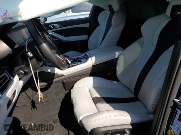 ✅ 2022 BMW X6 M • VIN: 5YMCY0C08N9M70787 • Lot: 45865613. Wystawiony na Copart z przebiegiem 8 433 mil. Bezpłatny archiwum sprzedaży aukcyjnych z USA i szczegółowy raport historii pojazdu na DreamBid. Zdjęcie 7.