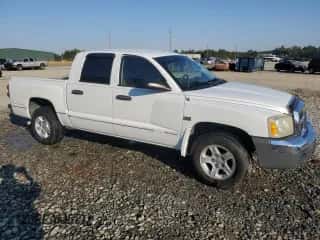 2005 Dodge Dakota SLT с VIN 1D7HE48K75S337896, выставлен на аукционе Copart как лот 77905654 с пробегом 112 180 миль миль и Списание • Salvage title. История ставок и продаж доступна на DreamBid. Изображение 4.