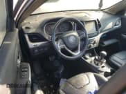 ✅ 2017 Jeep Cherokee Overland • VIN: 1C4PJMJS0HW517472 • Лот: 70820255. Опубликован ранее на Copart с пробегом 131 346 миль. Бесплатный доступ к архиву аукционных продаж из США и подробный отчёт об истории автомобиля на DreamBid. Изображение 8.