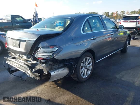 ✅ 2020 Mercedes-Benz E 350 • VIN: WDDZF8DB2LA734773 • Lot: 43626637. Listed on IAAI with 53,126 mi. Free auction sales archive from the USA and detailed vehicle history report at DreamBid. Image 4.