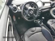 ✅ 2014 MINI Roadster S • VIN: WMWSY3C54ET566403 • Lot: 57357965. Wystawiony na Copart z przebiegiem 65 532 mil. Bezpłatny archiwum sprzedaży aukcyjnych z USA i szczegółowy raport historii pojazdu na DreamBid. Zdjęcie 8.