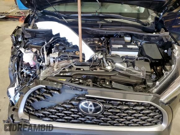 ✅ 2024 Toyota Corolla Cross XLE • VIN: 7MUEAAAG0RV106744 • Lot: 90504045. Listed on Copart with 6,183 mi. Free auction sales archive from the USA and detailed vehicle history report at DreamBid. Image 11.