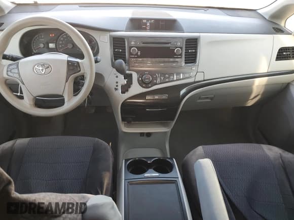 ✅ 2013 Toyota Sienna LE • VIN: 5TDJK3DC7DS068934 • Lot: 92495345. Listed on Copart with 102,035 mi. Free auction sales archive from the USA and detailed vehicle history report at DreamBid. Image 8.