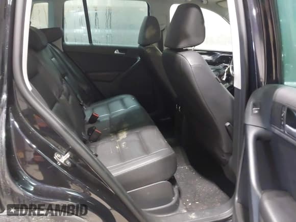 ✅ 2017 Volkswagen Tiguan Wolfsburg Edition • VIN: WVGSV7AX0HK015009 • Lot: 43466791. Wystawiony na IAAI z przebiegiem 104 969 mil. Bezpłatny archiwum sprzedaży aukcyjnych z USA i szczegółowy raport historii pojazdu na DreamBid. Zdjęcie 8.