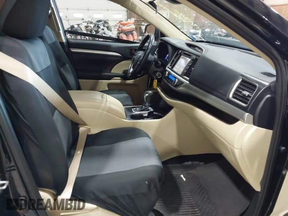 ✅ 2019 Toyota Highlander LE • VIN: 5TDBZRFH9KS939129 • Lot: 42474679. Wystawiony na IAAI z przebiegiem 49 532 mil. Bezpłatny archiwum sprzedaży aukcyjnych z USA i szczegółowy raport historii pojazdu na DreamBid. Zdjęcie 5.