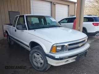 ✅ 1996 Chevrolet S-10 LS • VIN: 1GCDT19W9TK207551 • Лот: 41369981. Опубликован ранее на IAAI с пробегом 180 189 миль. Бесплатный доступ к архиву аукционных продаж из США и подробный отчёт об истории автомобиля на DreamBid. Изображение 1.