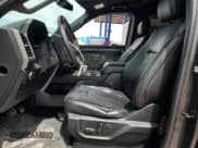 ✅ 2018 Ford Expedition XLT • VIN: 1FMJU1HT8JEA13947 • Lot: 58583495. Wystawiony na Copart z przebiegiem 98 706 mil. Bezpłatny archiwum sprzedaży aukcyjnych z USA i szczegółowy raport historii pojazdu na DreamBid. Zdjęcie 7.
