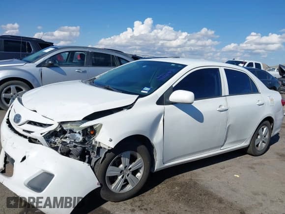 ✅ 2013 Toyota Corolla LE • VIN: 5YFBU4EE9DP082556 • Lot: 43267843. Wystawiony na IAAI z przebiegiem 317 810 mil. Bezpłatny archiwum sprzedaży aukcyjnych z USA i szczegółowy raport historii pojazdu na DreamBid. Zdjęcie 14.