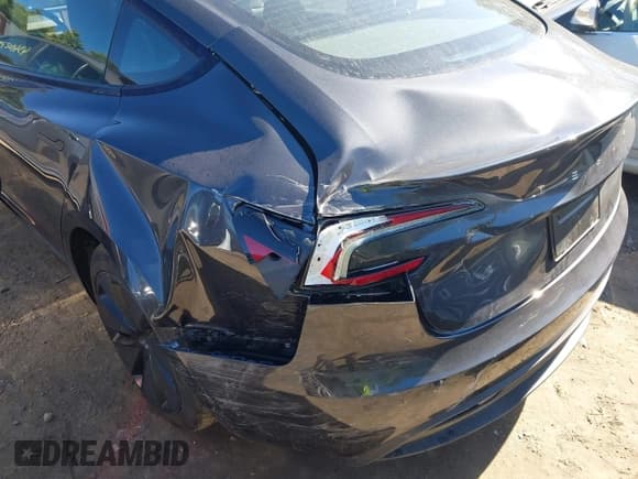 ✅ 2025 Tesla Model 3 Long Range • VIN: 5YJ3E1EA1SF978422 • Lot: 43409447. Wystawiony na IAAI z przebiegiem 7 714 mil. Bezpłatny archiwum sprzedaży aukcyjnych z USA i szczegółowy raport historii pojazdu na DreamBid. Zdjęcie 6.