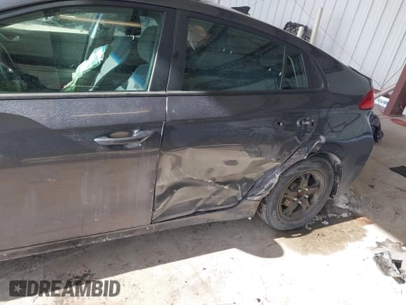 ✅ 2017 Hyundai Ioniq Blue • VIN: KMHC65LC7HU040722 • Lot: 41405199. Wystawiony na IAAI z przebiegiem 124 049 mil. Bezpłatny archiwum sprzedaży aukcyjnych z USA i szczegółowy raport historii pojazdu na DreamBid. Zdjęcie 6.