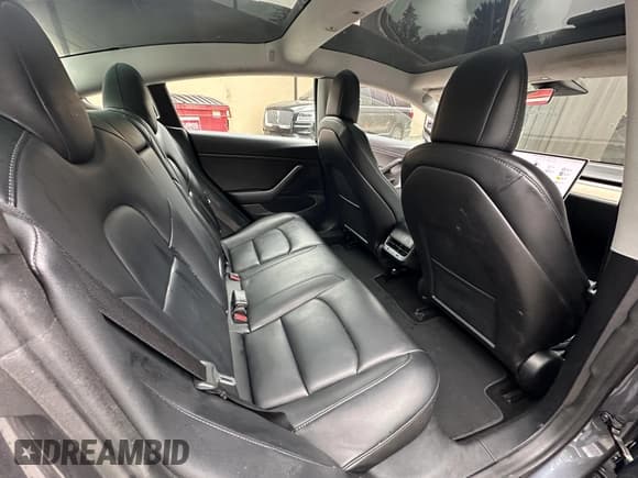 ✅ 2018 Tesla Model 3 Long Range Battery • VIN: 5YJ3E1EB1JF119497 • Lot: 43831953. Wystawiony na IAAI z przebiegiem 122 564 mil. Bezpłatny archiwum sprzedaży aukcyjnych z USA i szczegółowy raport historii pojazdu na DreamBid. Zdjęcie 8.