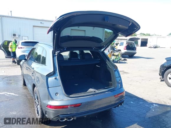 ✅ 2024 Audi SQ5 Prestige • VIN: WA1C4AFY9R2015791 • Lot: 42770088. Listed on IAAI with 21,695 mi. Free auction sales archive from the USA and detailed vehicle history report at DreamBid. Image 3.
