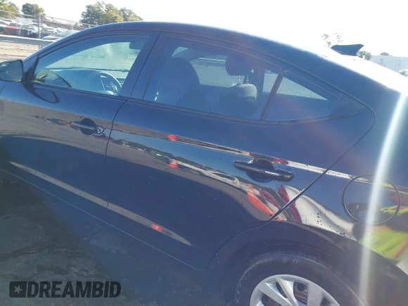 ✅ 2017 Hyundai Elantra SE • VIN: 5NPD74LF9HH182431 • Lot: 43344927. Listed on IAAI with 118,812 mi. Free auction sales archive from the USA and detailed vehicle history report at DreamBid. Image 13.