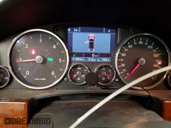 ✅ 2010 Volkswagen Touareg V6 • VIN: WVGFK7A90AD002718 • Lot: 46232045. Wystawiony na Copart z przebiegiem 219 452 mil. Bezpłatny archiwum sprzedaży aukcyjnych z USA i szczegółowy raport historii pojazdu na DreamBid. Zdjęcie 9.