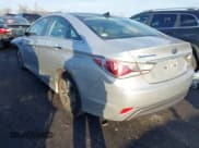 ✅ 2013 Hyundai Sonata • VIN: KMHEC4A46DA051021 • Лот: 43595389. Опубликован ранее на IAAI с пробегом 142 239 миль. Бесплатный доступ к архиву аукционных продаж из США и подробный отчёт об истории автомобиля на DreamBid. Изображение 3.
