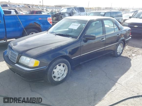 ✅ 2000 Mercedes-Benz C 230 Kompressor • VIN: WDBHA24G4YA830830 • Lot: 41242224. Wystawiony na IAAI z przebiegiem 256 011 mil. Bezpłatny archiwum sprzedaży aukcyjnych z USA i szczegółowy raport historii pojazdu na DreamBid. Zdjęcie 2.