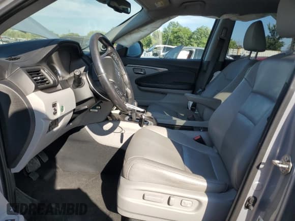✅ 2017 Honda Pilot EX-L • VIN: 5FNYF6H68HB053300 • Lot: 71425555. Listed on Copart with 120,108 mi. Free auction sales archive from the USA and detailed vehicle history report at DreamBid. Image 7.