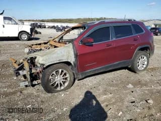✅ 2019 Jeep Cherokee Latitude • VIN: 1C4PJMCX5KD127138 • Lot: 90690175. Wystawiony na Copart z przebiegiem Nie podano. Bezpłatny archiwum sprzedaży aukcyjnych z USA i szczegółowy raport historii pojazdu na DreamBid. Zdjęcie 1.