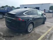 ✅ 2020 Tesla Model X Long Range • VIN: 5YJXCDE24LF234123 • Lot: 42704369. Wystawiony na IAAI z przebiegiem 40 794 mil. Bezpłatny archiwum sprzedaży aukcyjnych z USA i szczegółowy raport historii pojazdu na DreamBid. Zdjęcie 4.