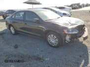 ✅ 2014 Volkswagen Passat S • VIN: 1VWAS7A34EC103585 • Lot: 70380135. Wystawiony na Copart z przebiegiem 122 892 mil. Bezpłatny archiwum sprzedaży aukcyjnych z USA i szczegółowy raport historii pojazdu na DreamBid. Zdjęcie 4.