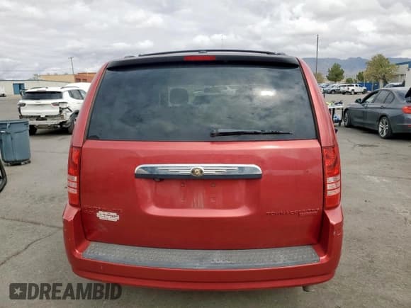 ✅ 2010 Chrysler Town & Country Touring Plus • VIN: 2A4RR8DX7AR358376 • Lot: 71055945. Wystawiony na Copart z przebiegiem 249 295 mil. Bezpłatny archiwum sprzedaży aukcyjnych z USA i szczegółowy raport historii pojazdu na DreamBid. Zdjęcie 6.