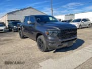 ✅ 2022 Ram 1500 Big Horn • VIN: 1C6SRFFT1NN195384 • Lot: 94709175. Wystawiony na Copart z przebiegiem 96 212 mil. Bezpłatny archiwum sprzedaży aukcyjnych z USA i szczegółowy raport historii pojazdu na DreamBid. Zdjęcie 1.