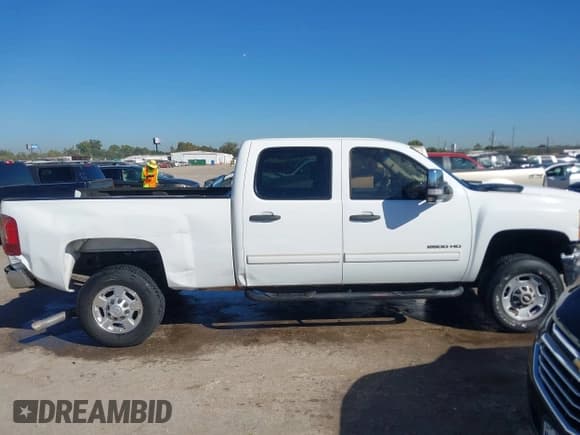 ✅ 2012 Chevrolet Silverado 2500HD LT • VIN: 1GC1CXCG5CF118379 • Lot: 43487379. Wystawiony na IAAI z przebiegiem 384 499 mil. Bezpłatny archiwum sprzedaży aukcyjnych z USA i szczegółowy raport historii pojazdu na DreamBid. Zdjęcie 13.