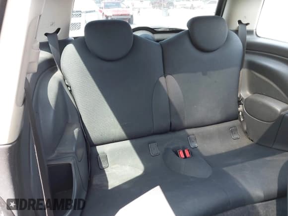 ✅ 2006 MINI Hardtop • VIN: WMWRC33516TK16354 • Lot: 42565359. Listed on IAAI with 111,800 mi. Free auction sales archive from the USA and detailed vehicle history report at DreamBid. Image 8.