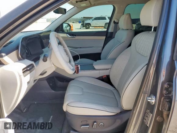 ✅ 2025 Hyundai Palisade Limited • VIN: KM8R5DGE1SU847585 • Лот: 67648985. Опубликован ранее на Copart с пробегом 6 393 миль. Бесплатный доступ к архиву аукционных продаж из США и подробный отчёт об истории автомобиля на DreamBid. Изображение 7.