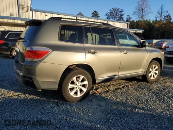 ✅ 2011 Toyota Highlander SE • VIN: 5TDZA3EH7BS008696 • Lot: 91649935. Listed on Copart with 173,346 mi. Free auction sales archive from the USA and detailed vehicle history report at DreamBid. Image 3.
