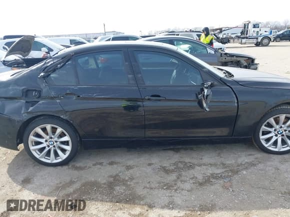 ✅ 2018 BMW 3 Series 320i xDrive • VIN: WBA8E5G53JNU45630 • Lot: 41561495. Listed on IAAI with 110,058 mi. Free auction sales archive from the USA and detailed vehicle history report at DreamBid. Image 13.