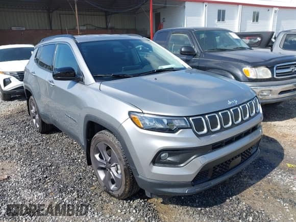 ✅ 2022 Jeep Compass Latitude Lux • VIN: 3C4NJDFB3NT134515 • Lot: 42699067. Wystawiony na IAAI z przebiegiem 2 994 mil. Bezpłatny archiwum sprzedaży aukcyjnych z USA i szczegółowy raport historii pojazdu na DreamBid. Zdjęcie 1.
