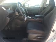 ✅ 2025 Toyota RAV4 LE • VIN: 2T3F1RFV2SW524473 • Lot: 86303275. Wystawiony na Copart z przebiegiem 10 515 mil. Bezpłatny archiwum sprzedaży aukcyjnych z USA i szczegółowy raport historii pojazdu na DreamBid. Zdjęcie 7.