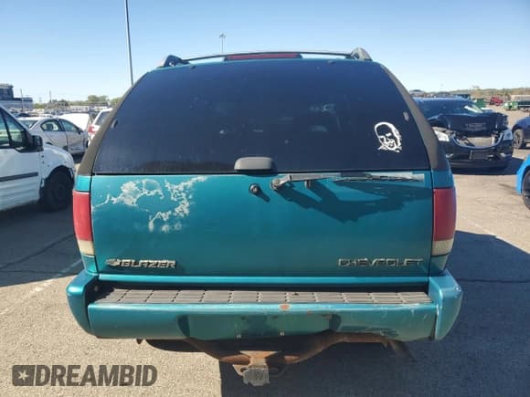 ✅ 1996 Chevrolet Blazer LS • VIN: 1GNCS18W7TK140620 • Лот: 87446815. Опубликован ранее на Copart с пробегом 186 497 миль. Бесплатный доступ к архиву аукционных продаж из США и подробный отчёт об истории автомобиля на DreamBid. Изображение 6.