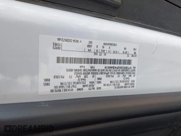 ✅ 2023 Ford Transit Cargo • VIN: 1FTBR3X82PKB46510 • Lot: 42649392. Wystawiony na IAAI z przebiegiem 55 265 mil. Bezpłatny archiwum sprzedaży aukcyjnych z USA i szczegółowy raport historii pojazdu na DreamBid. Zdjęcie 9.