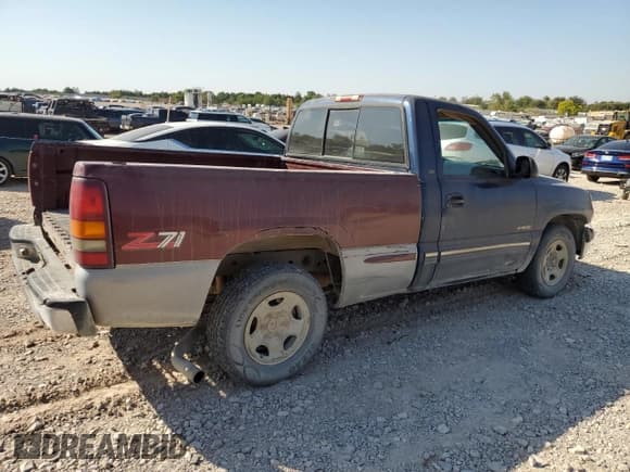 ✅ 2001 Chevrolet Silverado 1500 • VIN: 1GCEC14W81Z109983 • Лот: 71673404. Опубликован ранее на Copart с пробегом 215 285 миль. Бесплатный доступ к архиву аукционных продаж из США и подробный отчёт об истории автомобиля на DreamBid. Изображение 3.