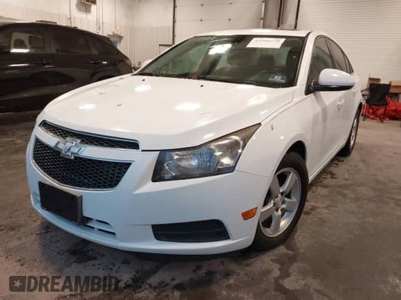 2014 Chevrolet Cruze 1LT z VIN 1G1PC5SB8E7459446, wystawiony jako IAAI lot #43586278 z przebiegiem 105 702 mil mil oraz . Historia ofert i sprzedaży dostępna na DreamBid. Obrazek 2.