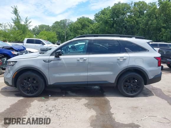 2022 Kia Sorento X-Line S z VIN 5XYRLDLC0NG095849, wystawiony jako IAAI lot #42663893 z przebiegiem 42 132 mil mil oraz . Historia ofert i sprzedaży dostępna na DreamBid. Obrazek 14.