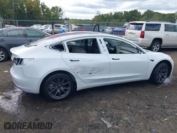 ✅ 2018 Tesla Model 3 Long Range Battery • VIN: 5YJ3E1EA3JF023264 • Lot: 43398568. Wystawiony na IAAI z przebiegiem 68 348 mil. Bezpłatny archiwum sprzedaży aukcyjnych z USA i szczegółowy raport historii pojazdu na DreamBid. Zdjęcie 14.
