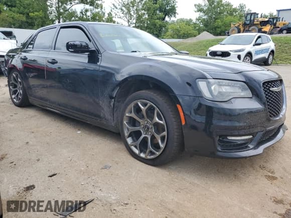 ✅ 2017 Chrysler 300 S • VIN: 2C3CCABG1HH553806 • Lot: 61941314. Listed on Copart with 113,499 mi. Free auction sales archive from the USA and detailed vehicle history report at DreamBid. Image 4.