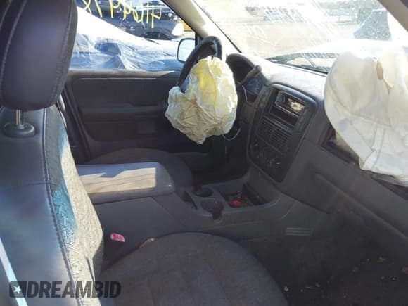 ✅ 2002 Ford Explorer XLS • VIN: 1FMZU72K12UD11589 • Lot: 41649785. Wystawiony na IAAI z przebiegiem 269 097 mil. Bezpłatny archiwum sprzedaży aukcyjnych z USA i szczegółowy raport historii pojazdu na DreamBid. Zdjęcie 5.