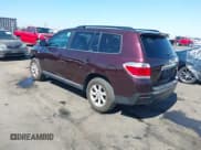 ✅ 2013 Toyota Highlander SE • VIN: 5TDZK3EH9DS139659 • Лот: 43239624. Опубликован ранее на IAAI с пробегом 169 390 миль. Бесплатный доступ к архиву аукционных продаж из США и подробный отчёт об истории автомобиля на DreamBid. Изображение 3.