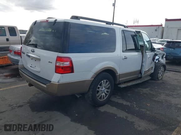 ✅ 2013 Ford Expedition Max XLT • VIN: 1FMJK1J5XDEF29202 • Lot: 43726370. Wystawiony na IAAI z przebiegiem 243 790 mil. Bezpłatny archiwum sprzedaży aukcyjnych z USA i szczegółowy raport historii pojazdu na DreamBid. Zdjęcie 4.