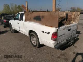 ✅ 2004 Dodge Dakota Sport • VIN: 1D7HG32N64S513715 • Lot: 42103367. Wystawiony na IAAI z przebiegiem Nie podano. Bezpłatny archiwum sprzedaży aukcyjnych z USA i szczegółowy raport historii pojazdu na DreamBid. Zdjęcie 3.