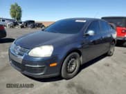 ✅ 2010 Volkswagen Jetta S • VIN: 3VWJZ7AJ5AM003756 • Lot: 84985305. Wystawiony na Copart z przebiegiem 194 713 mil. Bezpłatny archiwum sprzedaży aukcyjnych z USA i szczegółowy raport historii pojazdu na DreamBid. Zdjęcie 1.