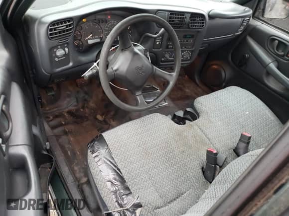 2002 Chevrolet S-10 LS with VIN 1GCCS14WX28227485, listed as a Copart auction lot 87119554 with 125,873 mi miles and Clean title. Bid and sale history available at DreamBid. Image 8.